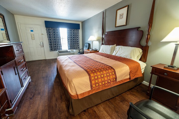 Standard | King Bed (5 of 6)