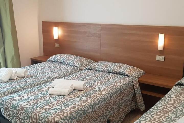 Room 2 of 26
