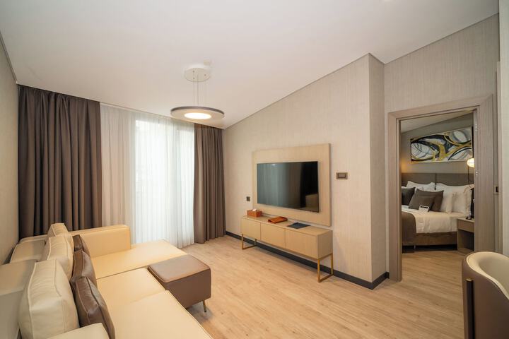 Room 53 of 170
