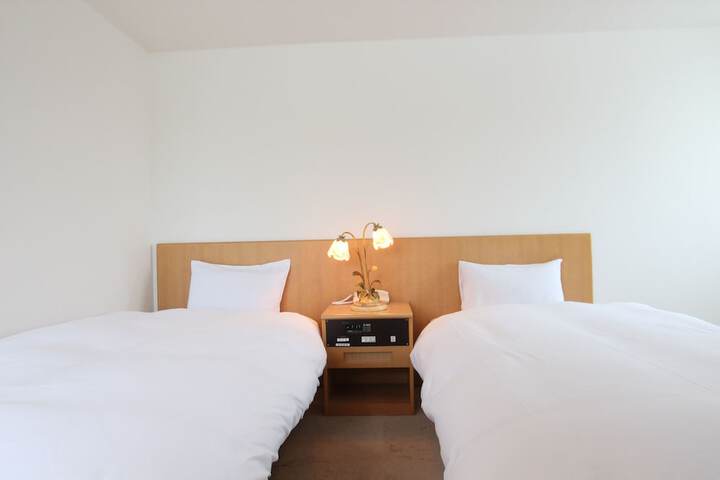 Room 12 of 22