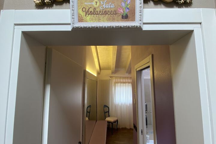 Room 4 of 72