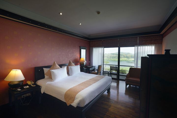 Room 8 of 38