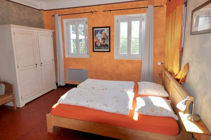 Room 2 of 46