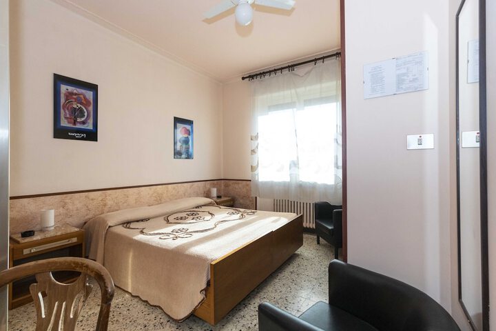 Room 4 of 22