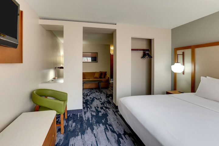 1 King Bed (3 of 14)