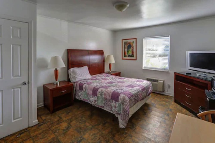 Basic Double Bed (15 of 20)