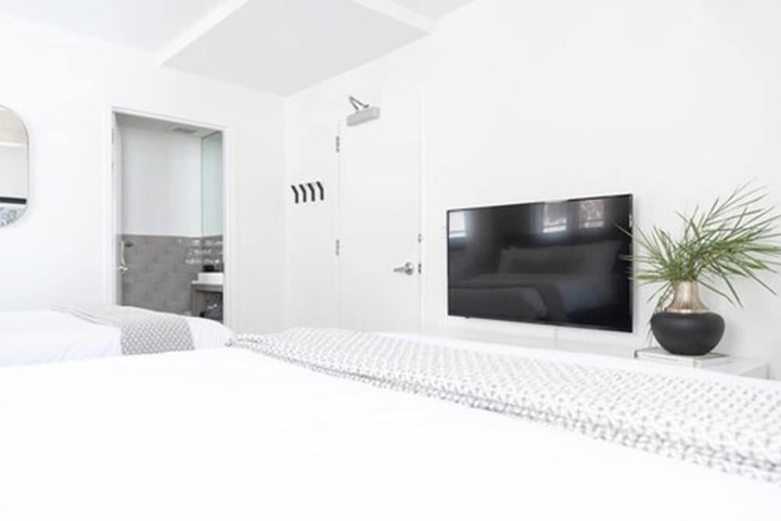Modern Superior 2 Queen Beds (26 of 40)