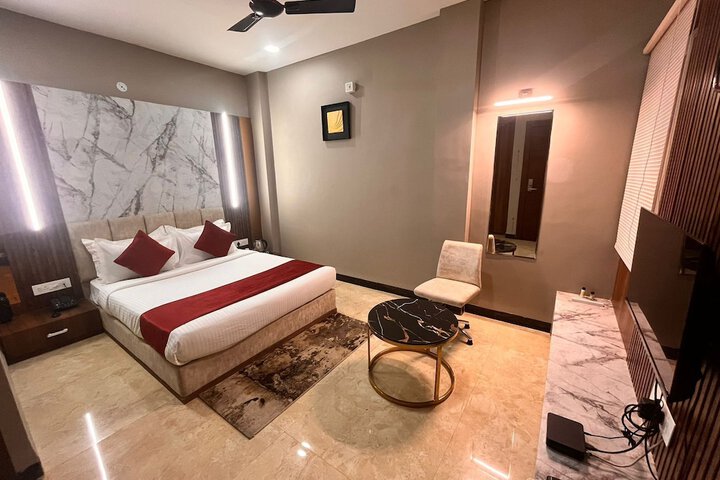 Room 3 of 6