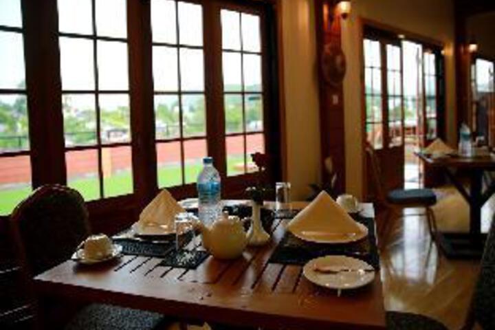 Dining 11 of 23
