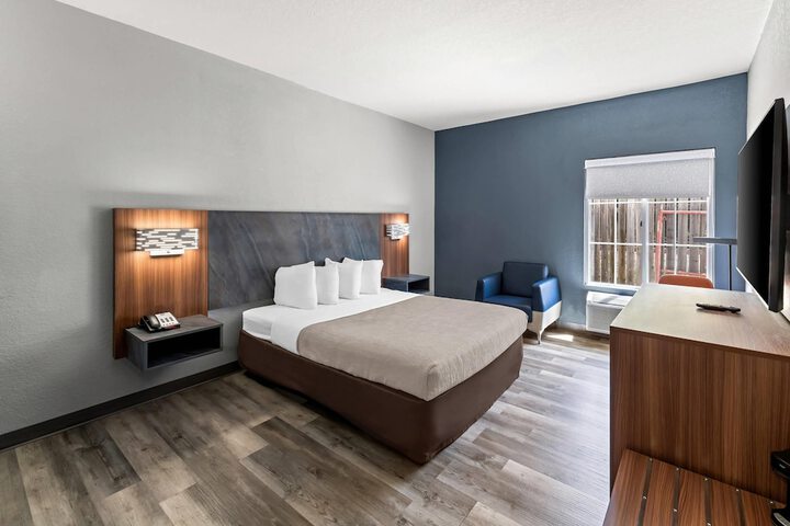 Room 22 of 106
