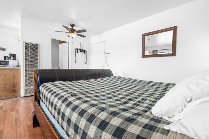 1 King Bed (21 of 28)