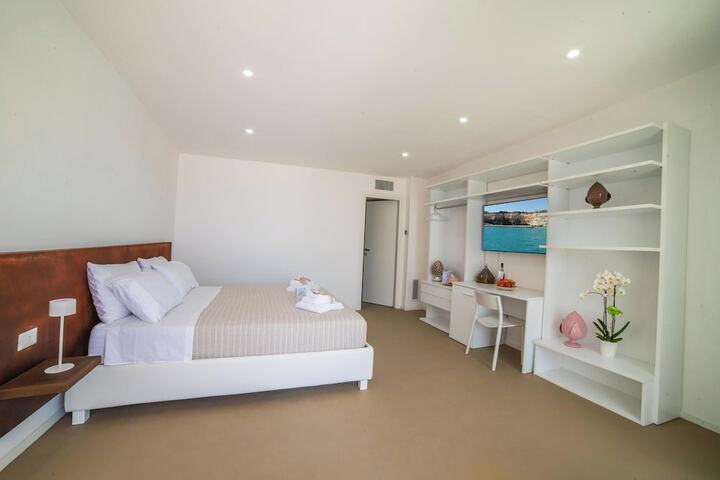 Room 9 of 30