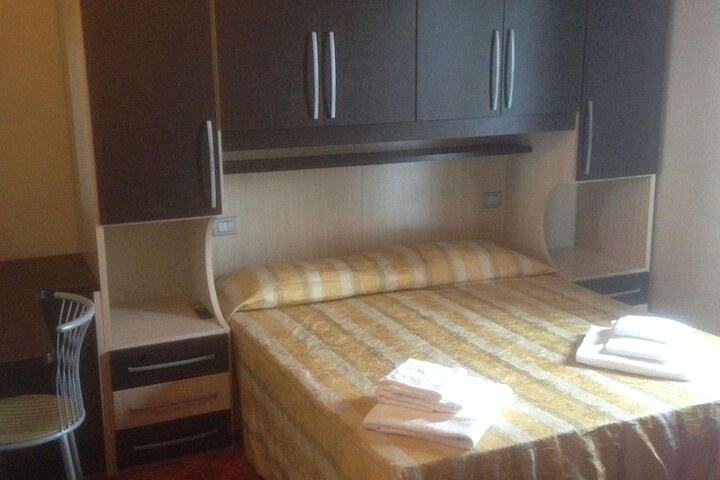 Room 6 of 69