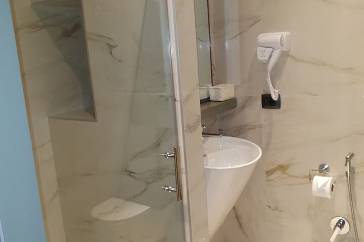 Room 50 of 80
