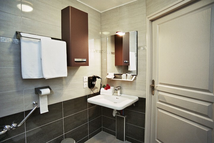 Room 25 of 32