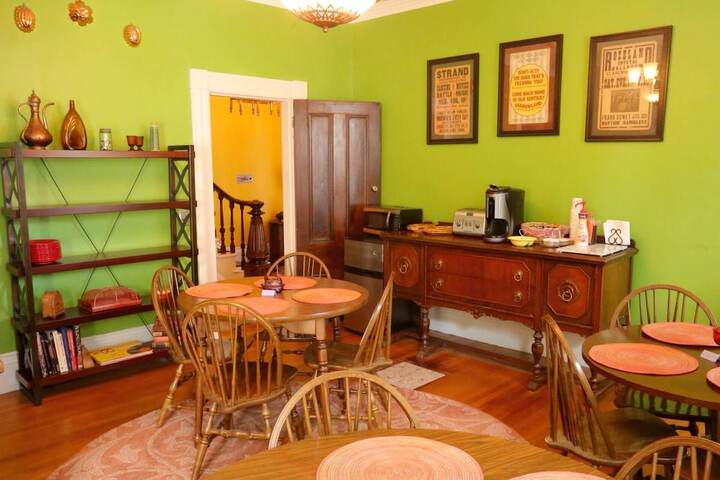 Breakfast/Coffee Service 16 of 27