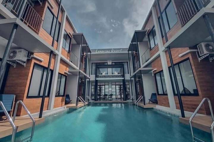 Pool 49 of 113