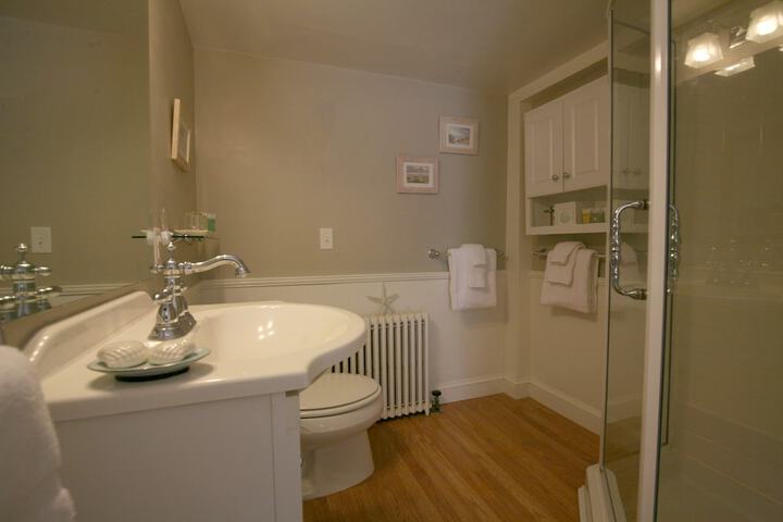 Room 18 of 32