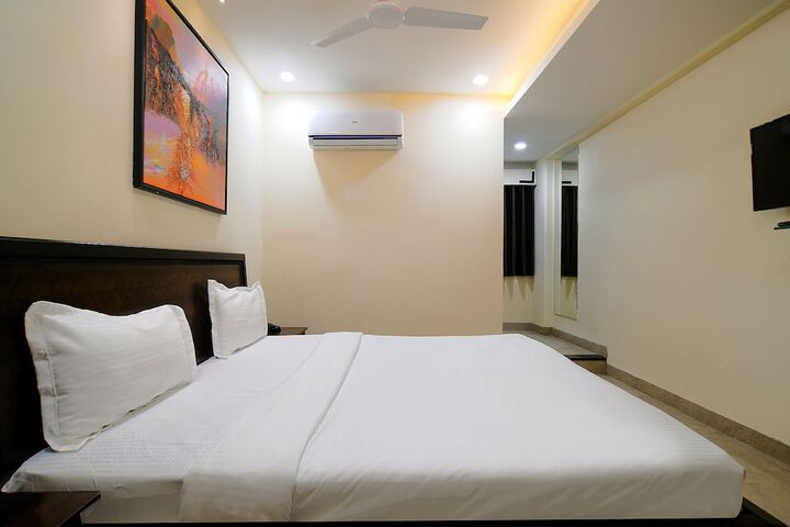 Room 27 of 33