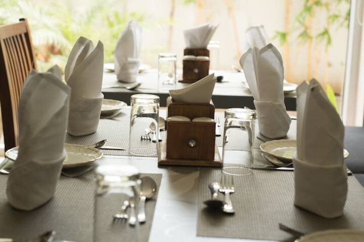 Dining 25 of 44