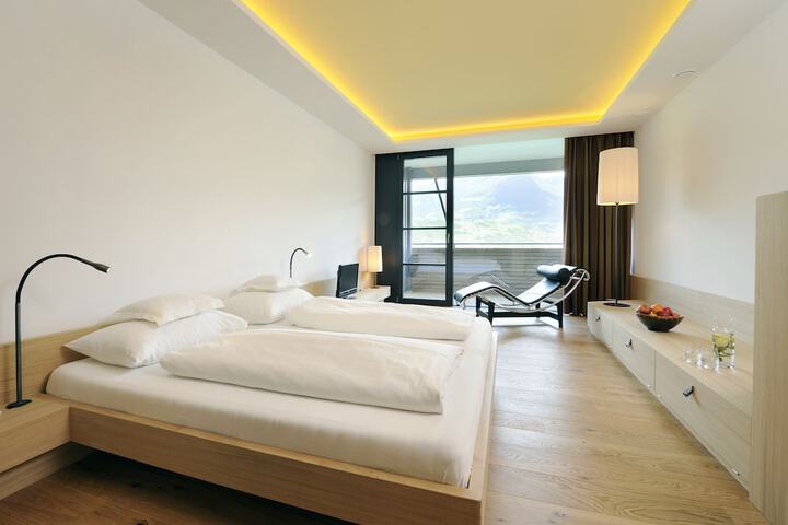 Room 10 of 100