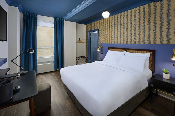 Room 3 of 22
