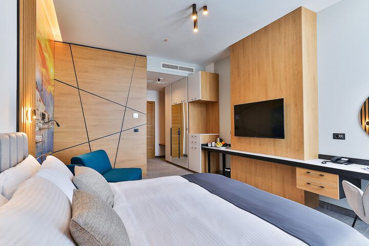 Room 6 of 70