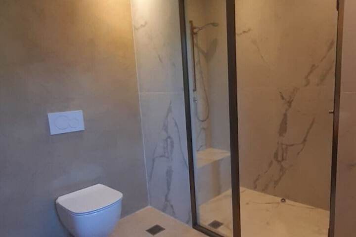 Room 33 of 110