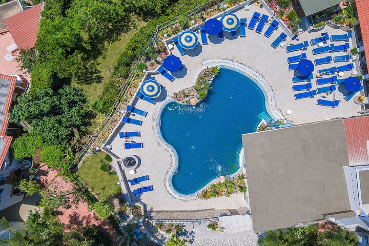 Hotel with Pool