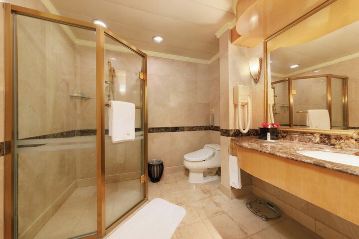 Room 21 of 48
