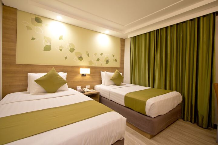 Room 4 of 33