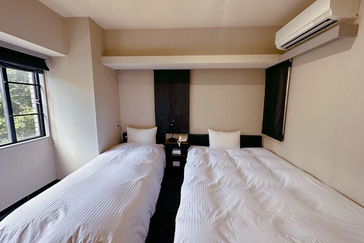 Room 9 of 44