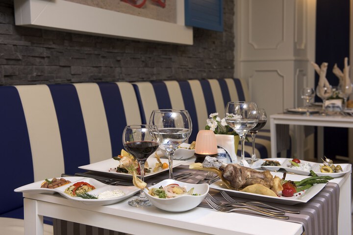 Dining 65 of 113