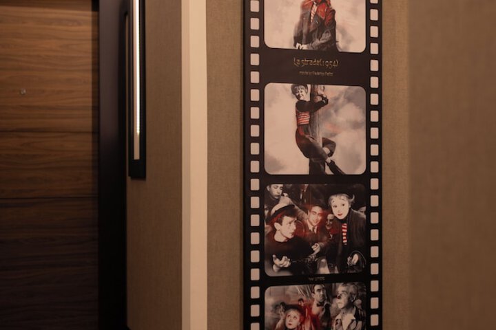 Ballroom/Hall 85 of 100