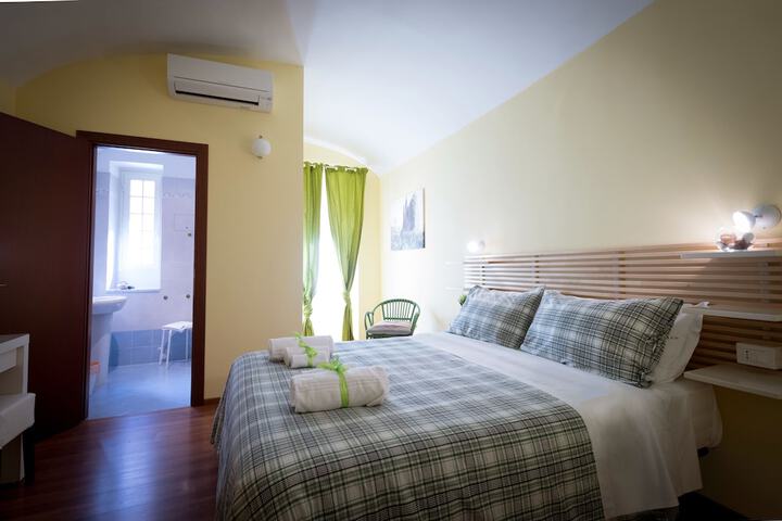 Room 3 of 35