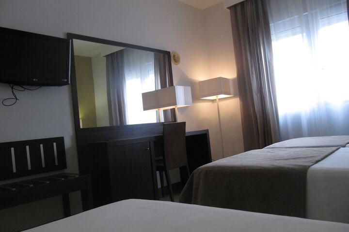 Room 9 of 30
