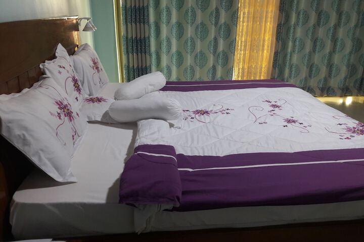 Room 8 of 9