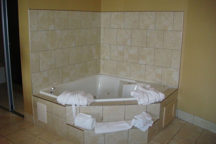 Jetted tub