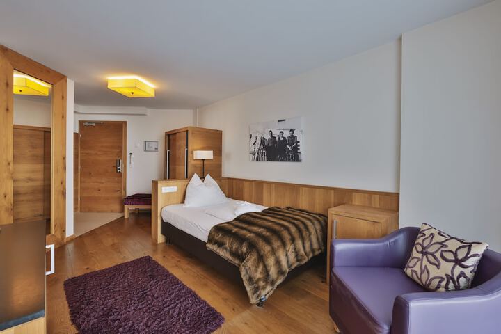 Room 30 of 85