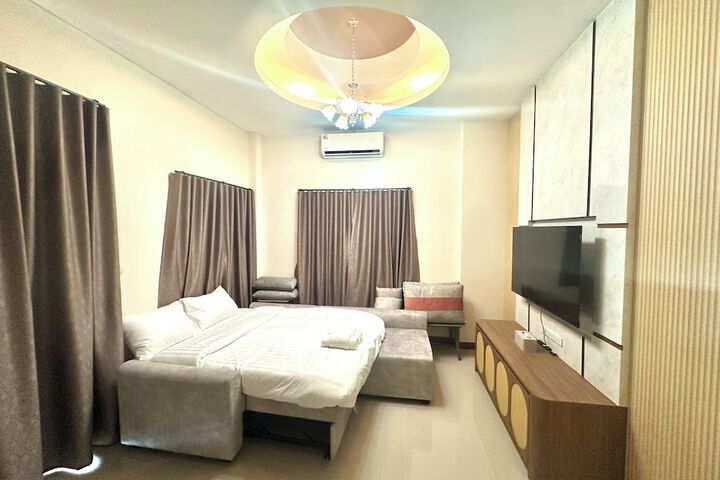 Room 2 of 35