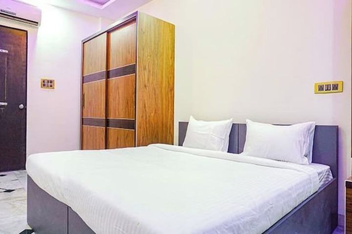 Room 10 of 30