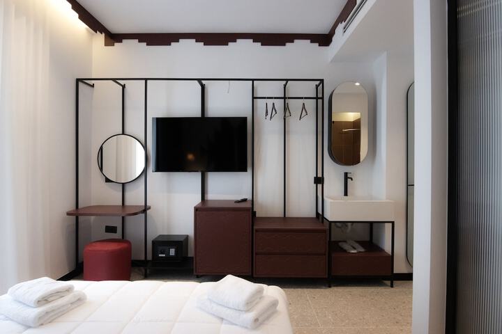 Room 13 of 40