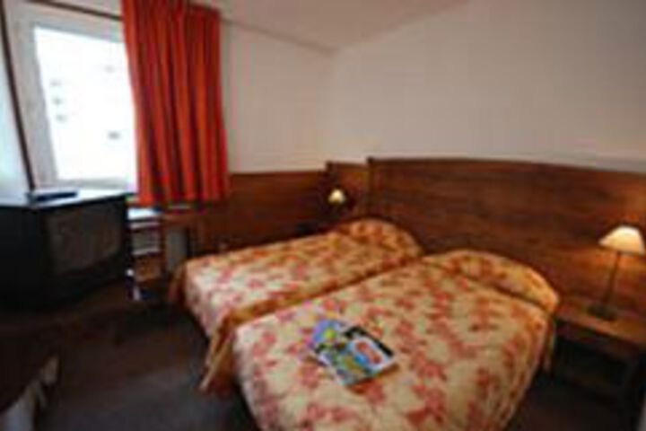 Room 19 of 38