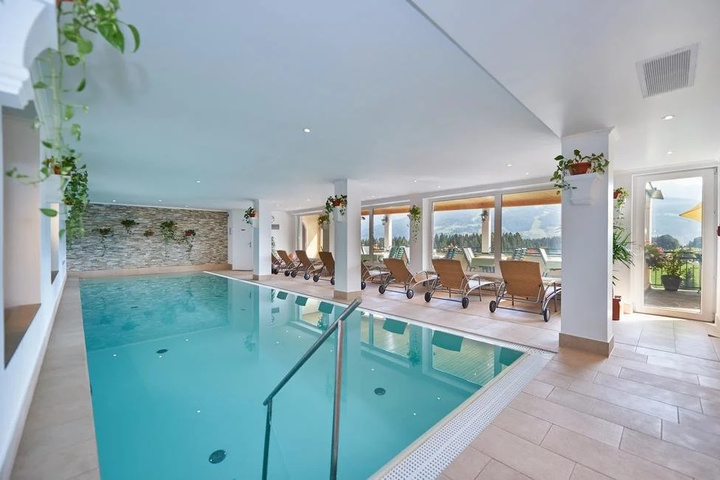 Pool 10 of 16