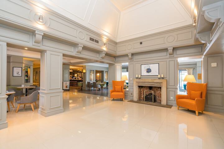 Hotel 2 of 189