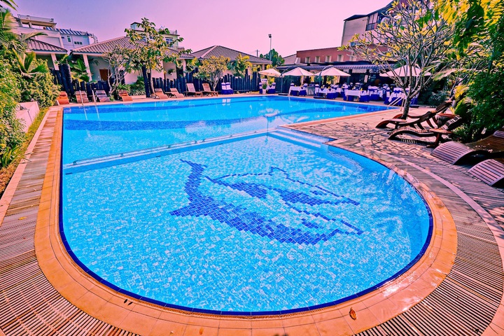 Pool 41 of 79