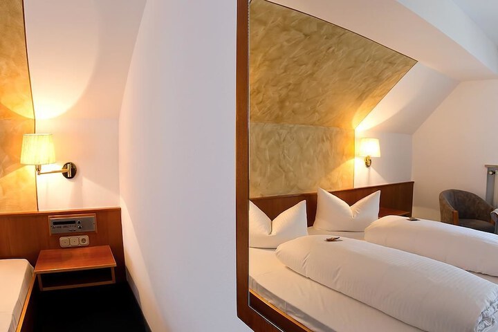 Room 12 of 39