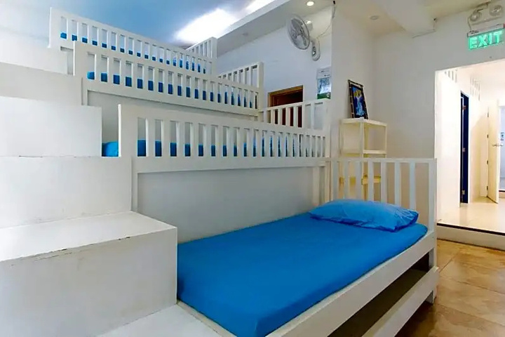 Room 13 of 20