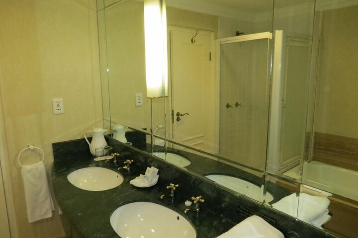 Room 40 of 94