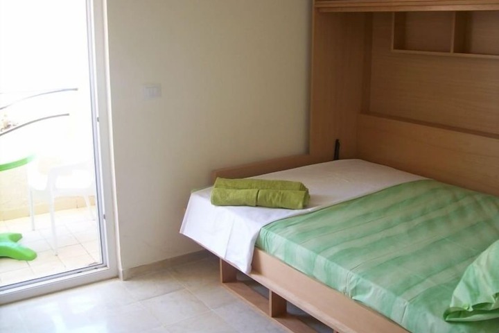 Room 10 of 46